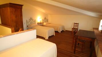 2 slaapkamers, een strijkplank/strijkijzer, gratis wifi, beddengoed