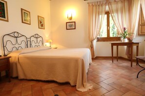 2 quartos, ferros/tábuas de passar roupa, Wi-Fi de cortesia