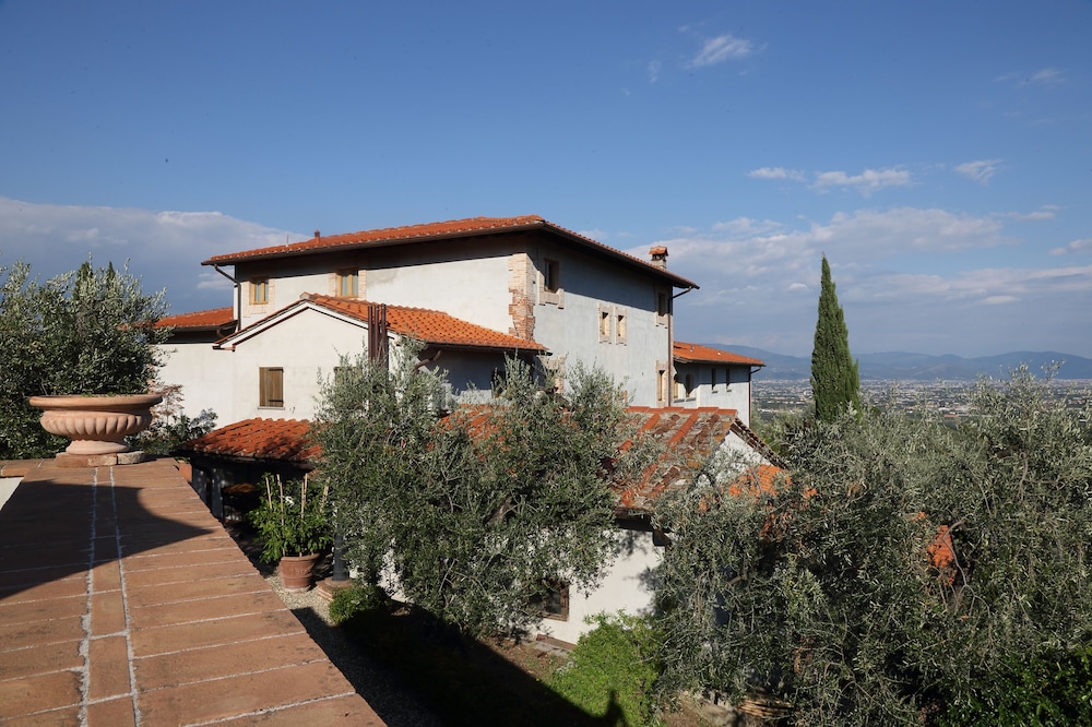 Apartment 2 bedrooms - 1 bathroom - sleeps 5 - wifi - swimming pool