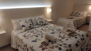 6 bedrooms, desk, iron/ironing board, travel cot