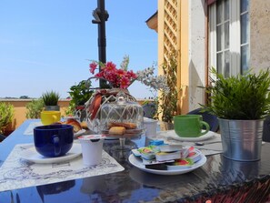 Outdoor dining - Terrazza 29 Holiday Home - Beautiful penthouse in the center of Rome (Roma)