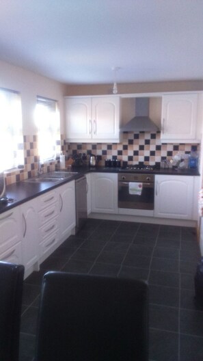 電子レンジ、調理器具と食器