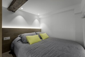 1 slaapkamer, een strijkplank/strijkijzer, gratis wifi, beddengoed