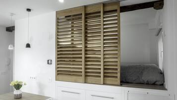 1 bedroom, iron/ironing board, WiFi (free), bed sheets