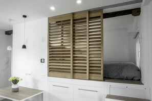 1 slaapkamer, een strijkplank/strijkijzer, gratis wifi, beddengoed