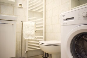 Shower, hair dryer, bidet, towels