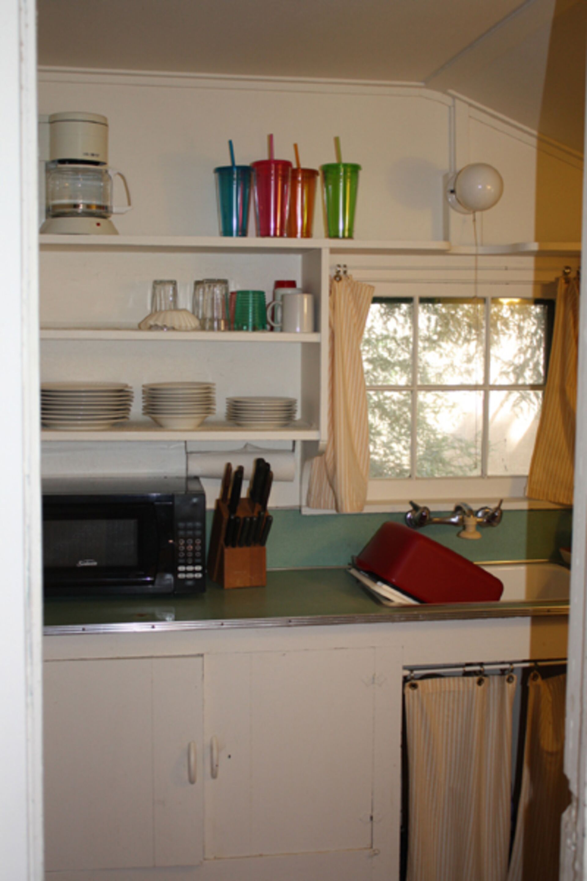 1930's Rustic Studio Cabin on a Private Estate, Sleeps 2 