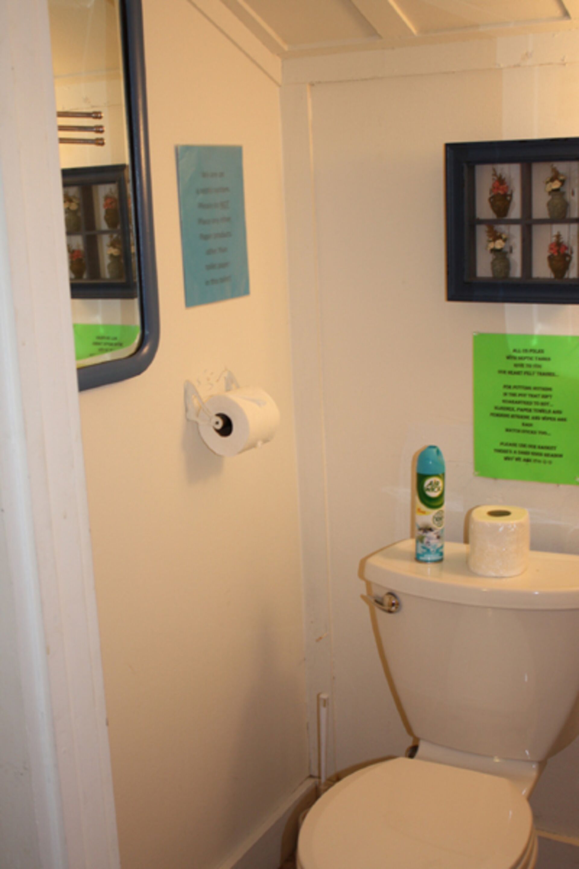 1930's Rustic Studio Cabin on a Private Estate, Sleeps 2 