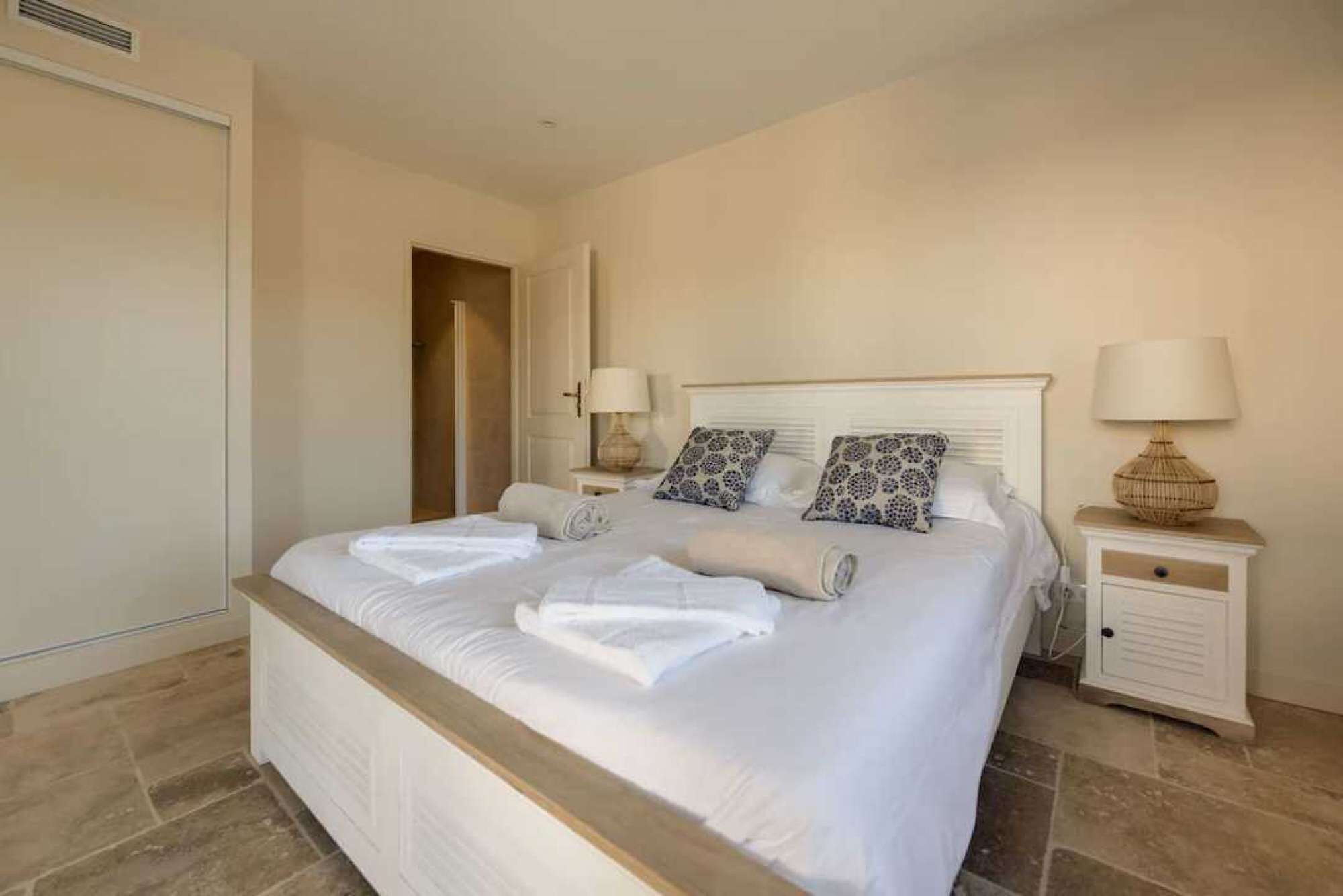 3 間睡房、熨斗/熨衫板、Wi-Fi、床單