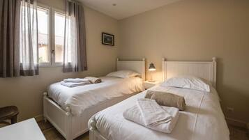 3 slaapkamers, een strijkplank/strijkijzer, wifi, beddengoed