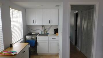 Coffee/tea maker, fridge, microwave, oven