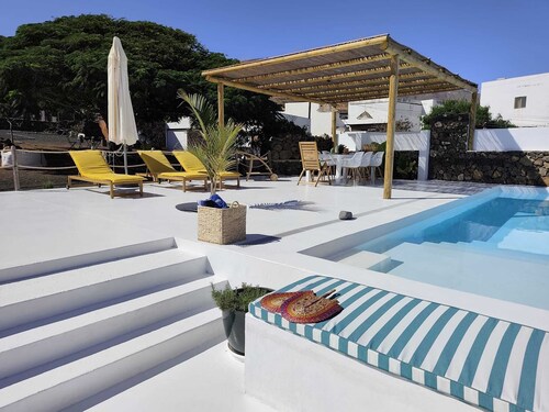  Peace in the countryside 1 km from the beach, magnificent views, bbq and free wifi