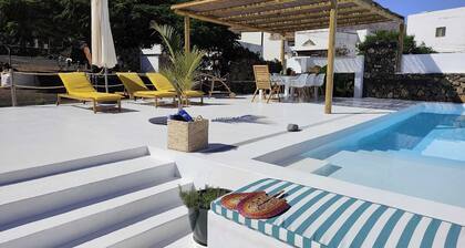 Peace in the countryside 1 km from the beach, magnificent views, bbq and free wifi