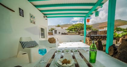 Rauhaa maaseudulla 1 km rannalta, upeat näkymät, bbq ja ilmainen wifi