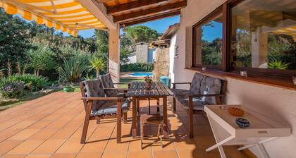 Club Villamar - Charming villa, very spacious and with a precious exterior area with garden, lawn...