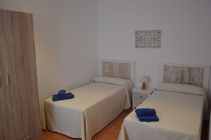 6 bedrooms, iron/ironing board, travel cot, free WiFi - Villa 11 people + Pool + Barbecue + Descent to the beach (Ciutadella de Menorca)