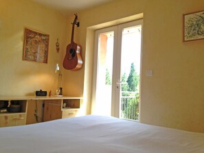 3 bedrooms, iron/ironing board, travel crib, free WiFi - Beautiful house 6 persons, authentic Provence style close to Saint-Paul de Vence (Vence)