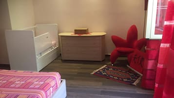 1 bedroom, iron/ironing board, internet, bed sheets