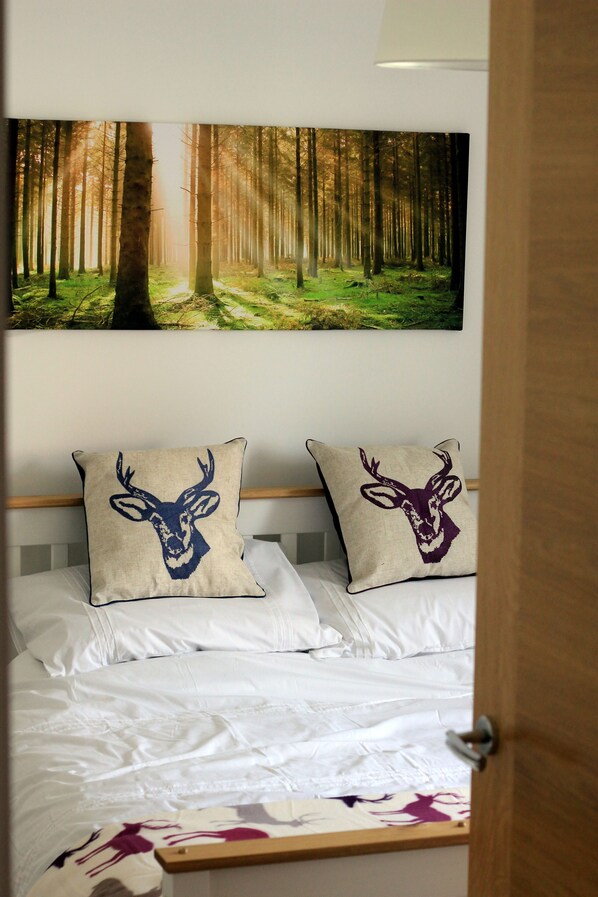 2 habitaciones, tabla de planchar con plancha, wifi y ropa de cama