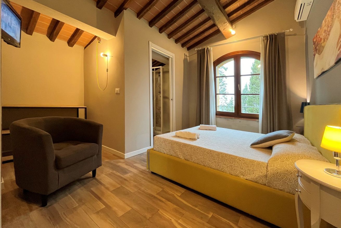 6 bedrooms, soundproofing, WiFi, bed sheets