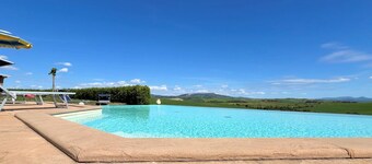 Villa Ludovica with private pool, Borgo del Silenzio