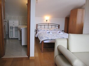 5 slaapkamers, een strijkplank/strijkijzer, gratis wifi, beddengoed