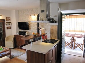 Kjøleskap, mikrobølgeovn, ovn og oppvaskmaskin