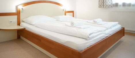 1 bedroom, in-room safe, travel crib, free WiFi