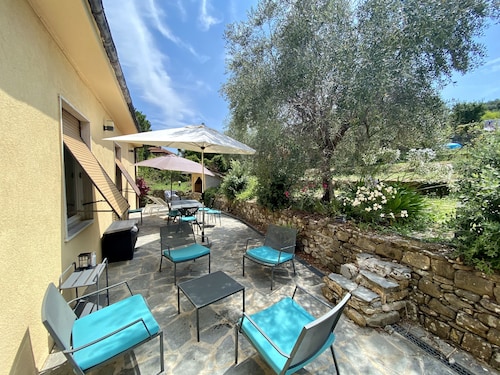 Villa 1.5 km from the sea, in the middle of olive trees