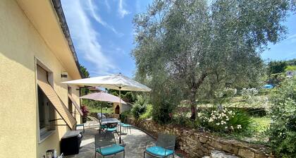 Villa 1.5 km from the sea, in the middle of olive trees