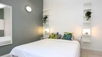 5 slaapkamers, een strijkplank/strijkijzer, reisbedje, gratis wifi