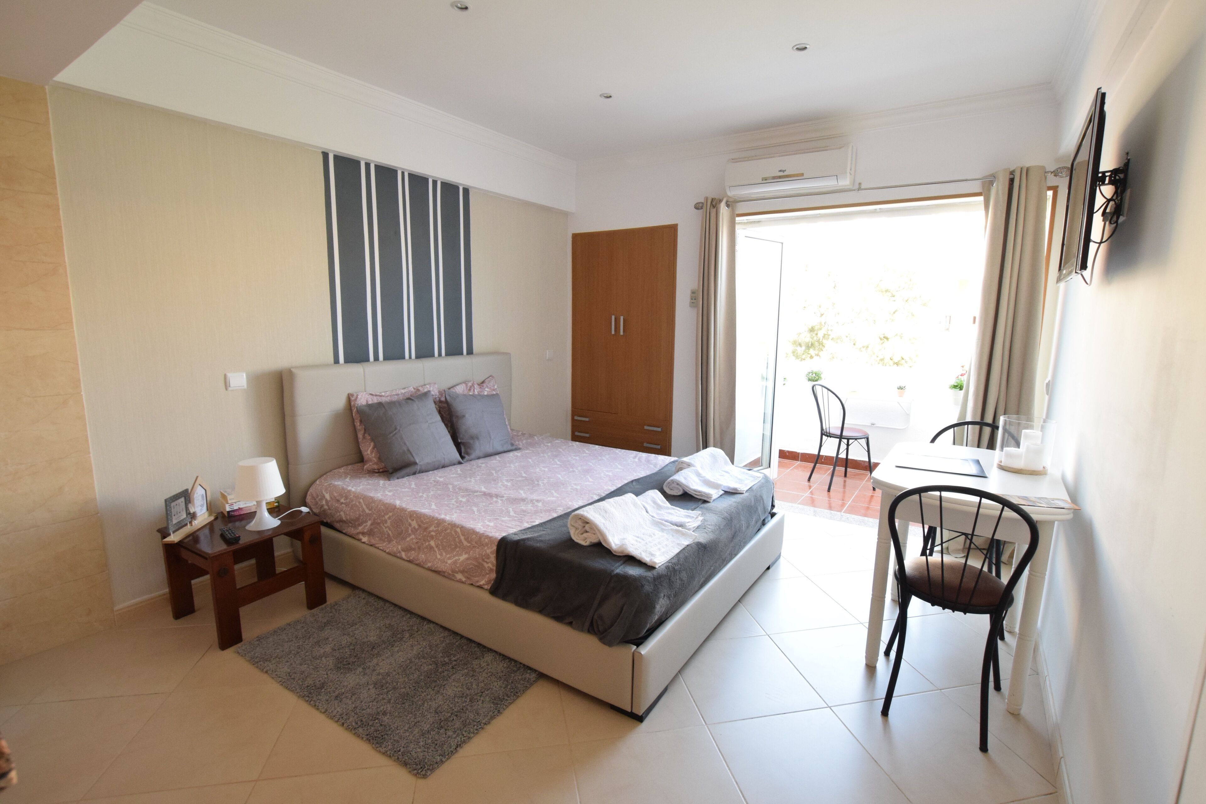 1 多间卧室、熨斗/熨衣板、WiFi、床单