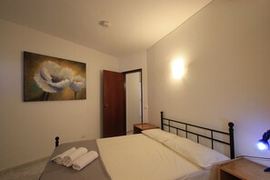 2 habitaciones, tabla de planchar con plancha y wifi gratis 
