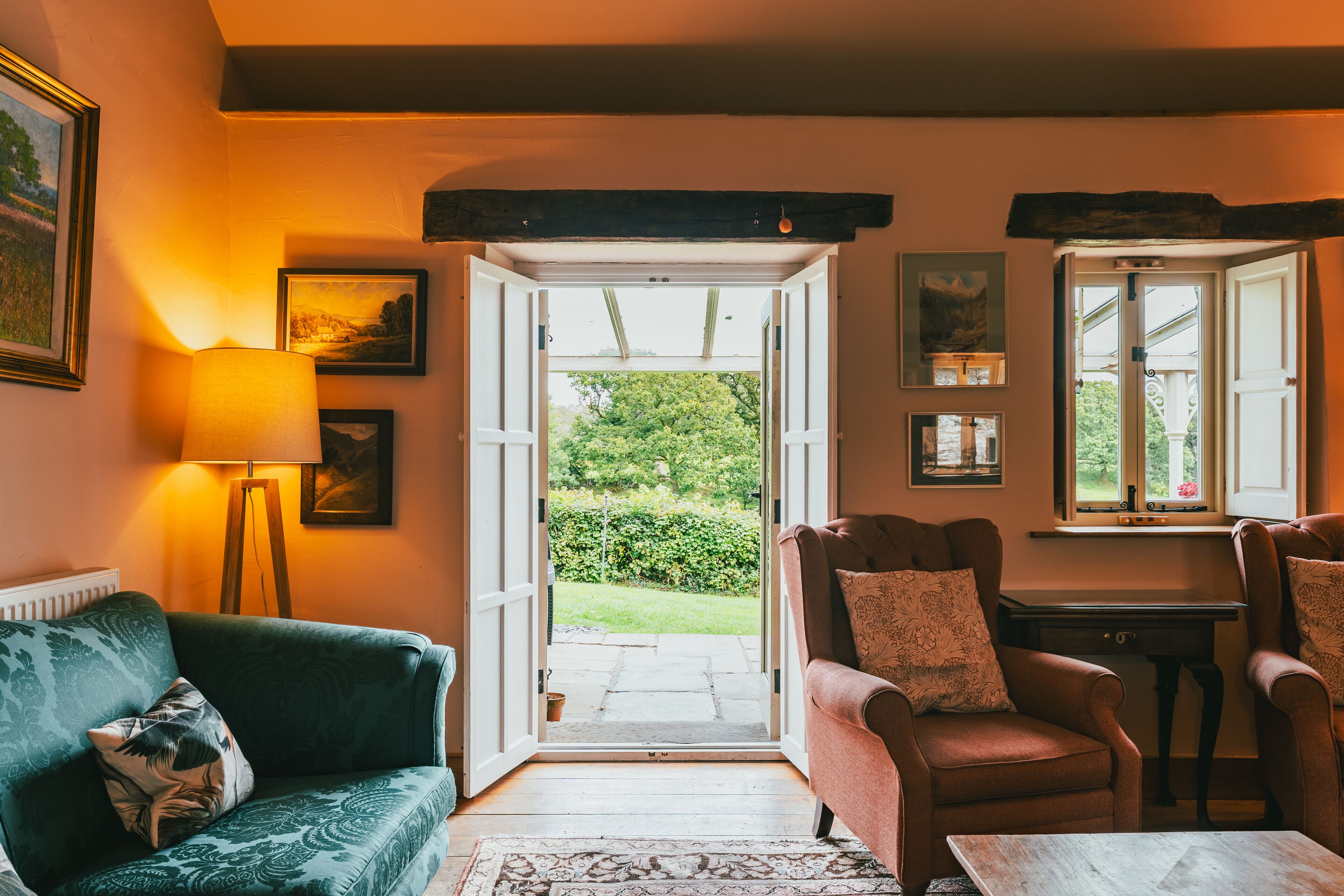 Smart TV, fireplace, DVD player, table football