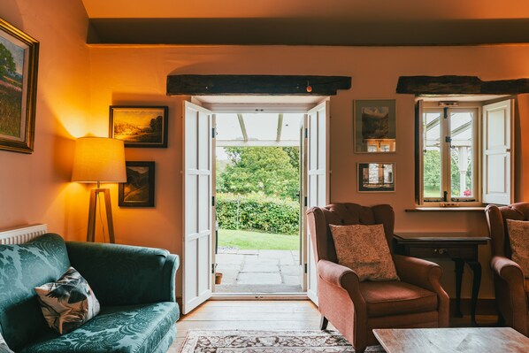 Smart TV, fireplace, DVD player, table football