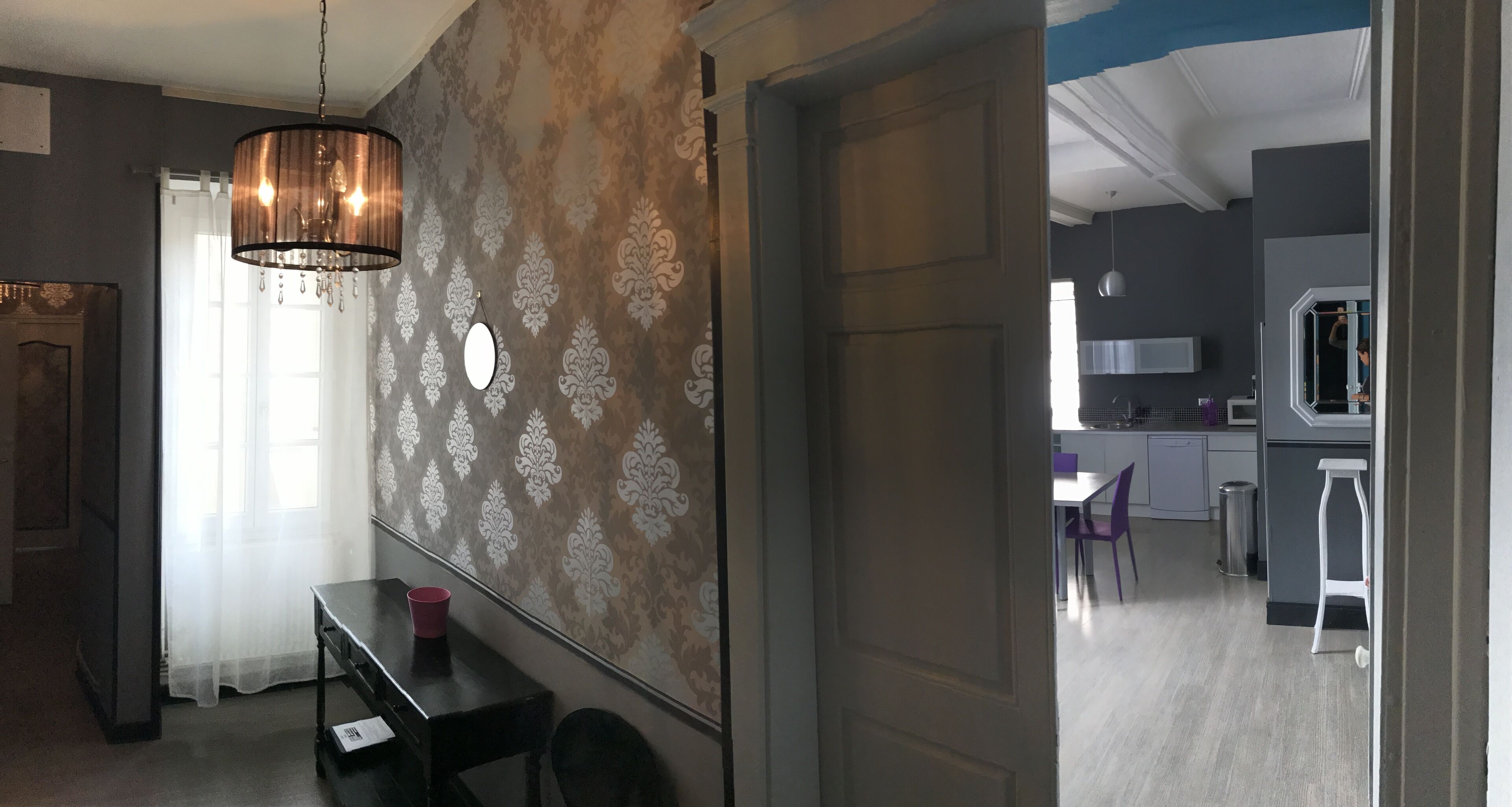 Large Apartment with period features located in the Bastide Saint-Louis