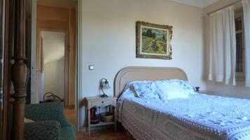 4 Schlafzimmer, Schreibtisch, Bügeleisen/Bügelbrett, WLAN