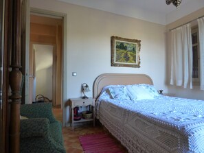 4 Schlafzimmer, Schreibtisch, Bügeleisen/Bügelbrett, WLAN