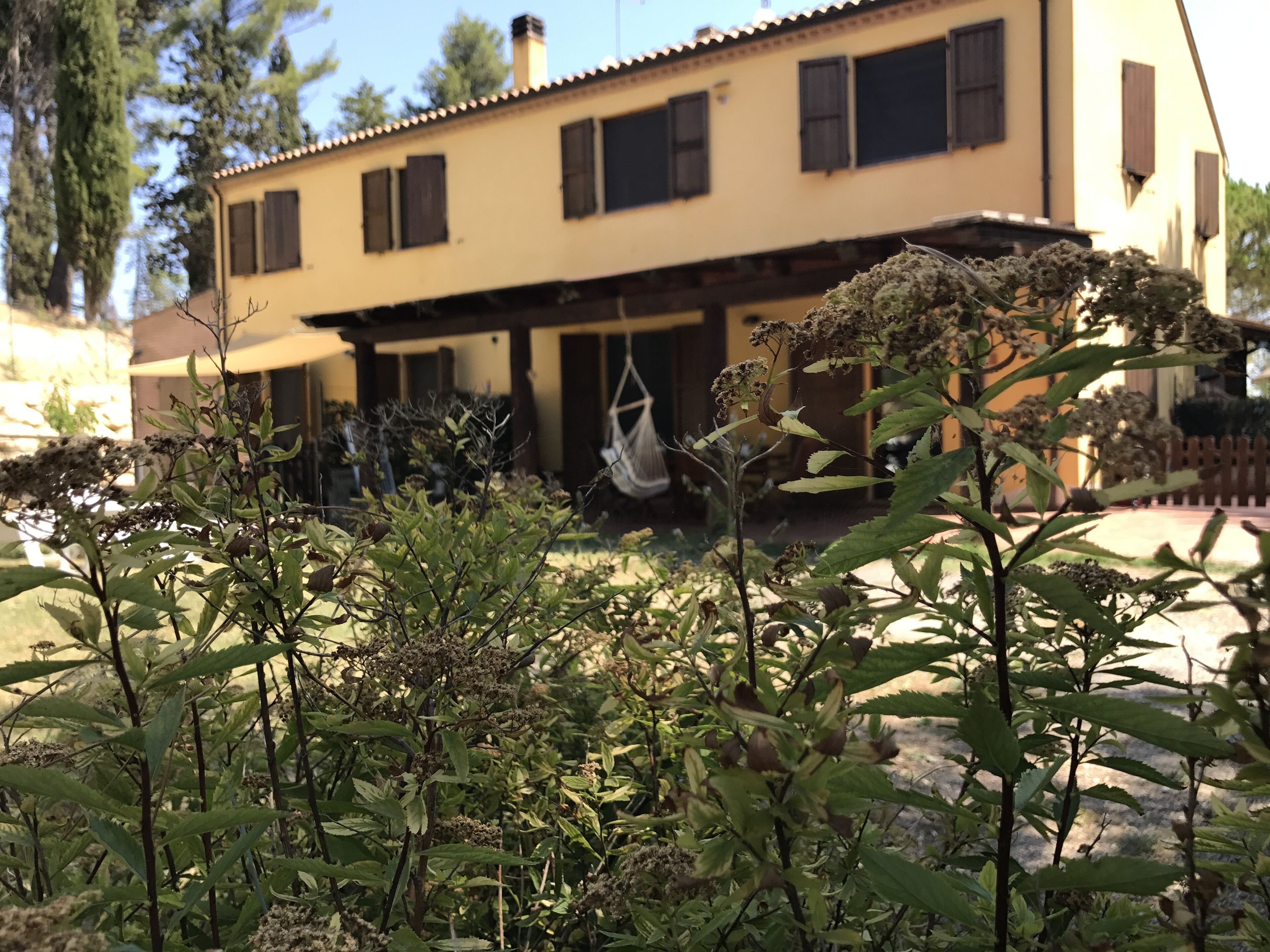 farmhouse surrounded by greenery near the city center and 10 minutes from the sea
