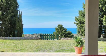 Spacious villa with sea view, large garden barbecue, near the sea and Cefalu