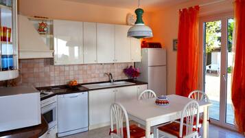 Frigorífic, microones, forn i placa de cuina