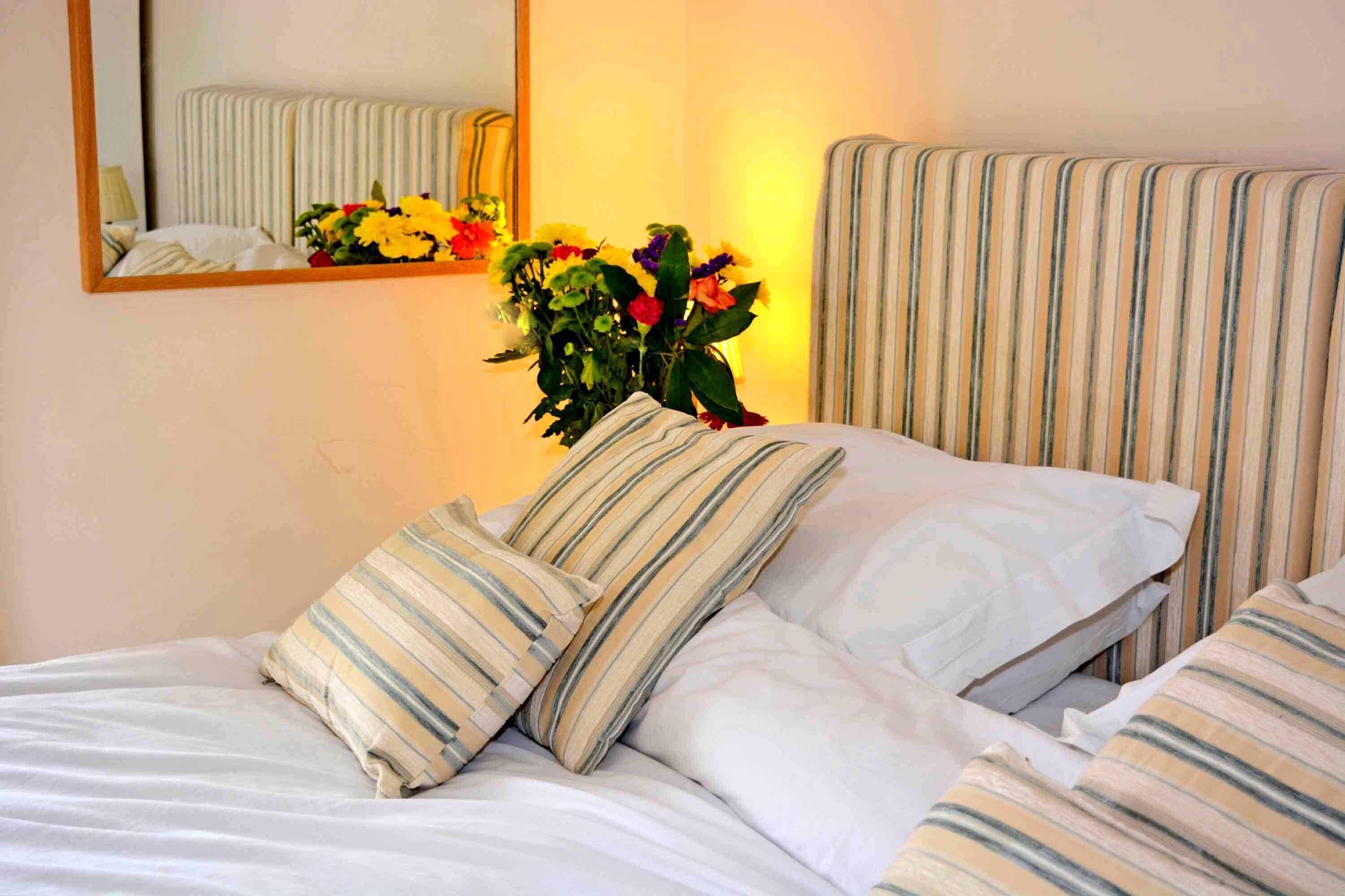 2 bedrooms, desk, iron/ironing board, travel crib