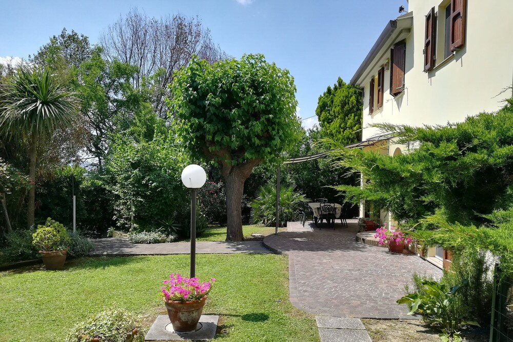 The house on the Dolce Colle, two steps from the sea