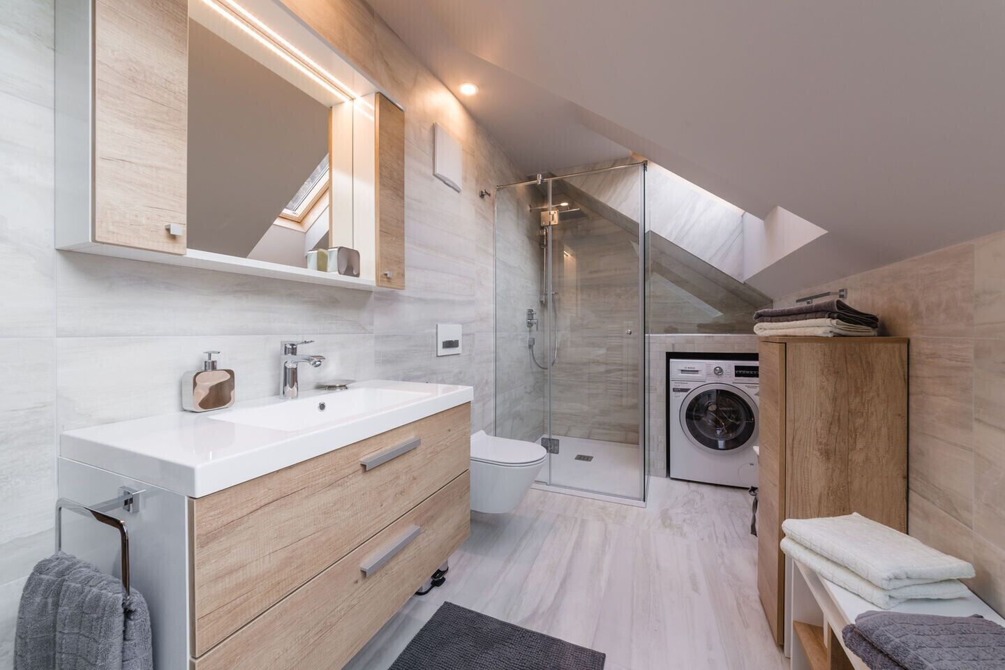 Een douche, een haardroger, handdoeken