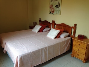 1 chambre, fer et planche à repasser, Wi-Fi gratuit, draps fournis