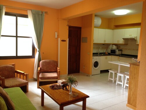 Appartement El Puente, moderne, central, lumineux situé dans la zone commerciale