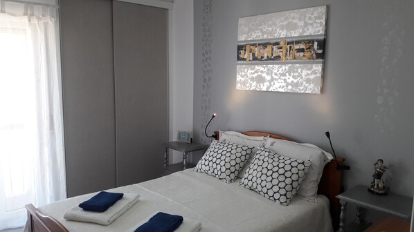 4 slaapkamers, een strijkplank/strijkijzer, gratis wifi, beddengoed