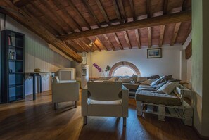 Interior - L'albero di Gamelì - Milena (Chiusi)