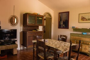 Dining - Country House Carmelita - a rustic stone manor house into the vineyards (Bevagna)