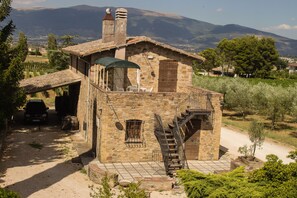 Exterior - Country House Carmelita - a rustic stone manor house into the vineyards (Bevagna)